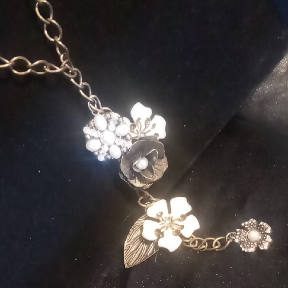 American eagle outfitters Floral Statement lariet Necklace  24 to 28 in long